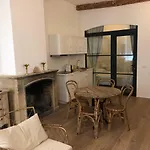 Maison D' Orange - Ponche Apartment