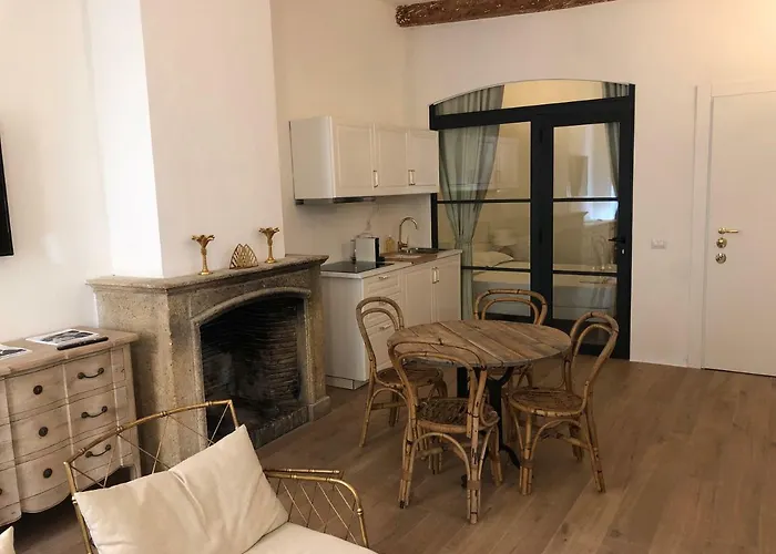 Maison D' Orange - Ponche Apartment